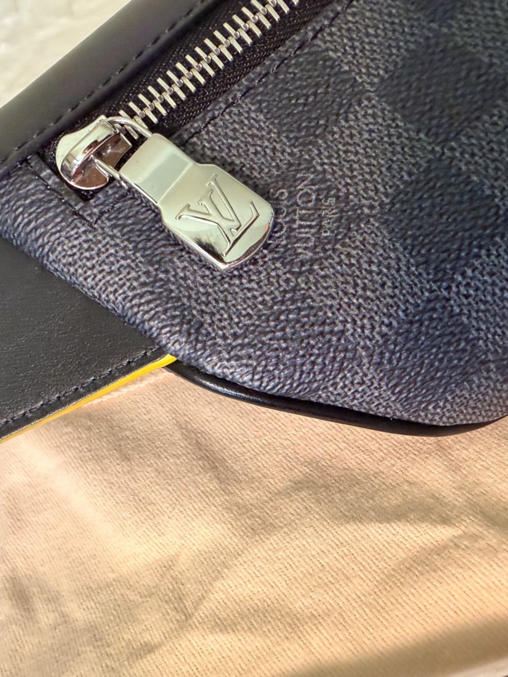 Louis Vuitton Damier Graphite Rainbow Logo Discovery Bum Bag - Picture 7 of 16